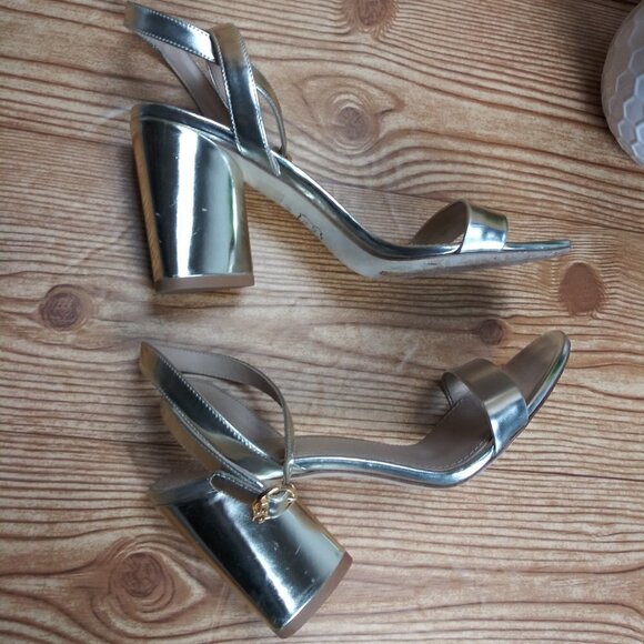 TORY BURCH gold Elizabeth Patent Leather block high heel strappy sandals size 6M - Picture 2 of 10